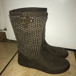 women’s UGG boots size 7